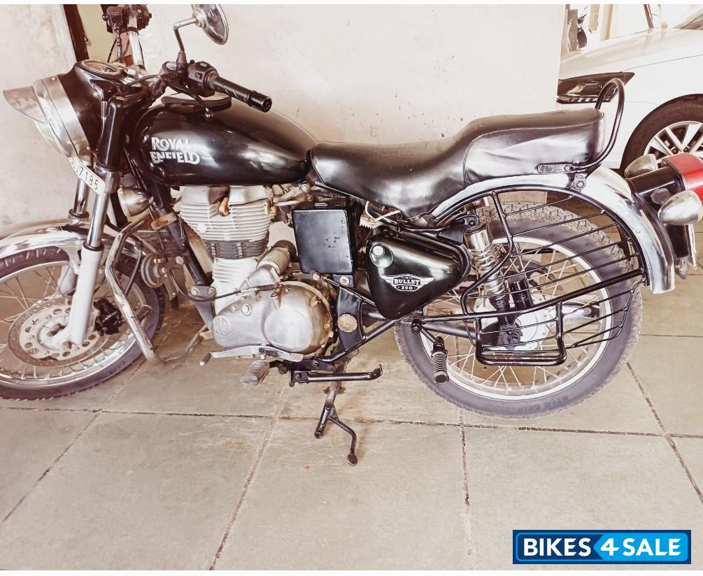Black Royal Enfield Bullet Electra Twinspark
