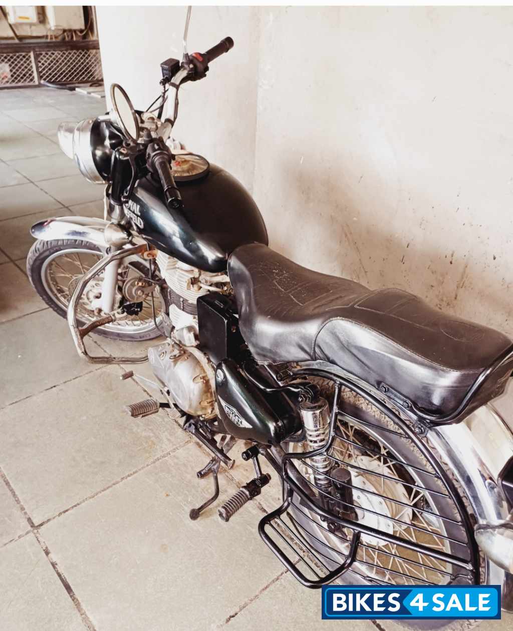 Black Royal Enfield Bullet Electra Twinspark