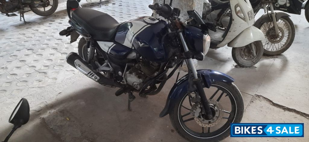 Bajaj V15