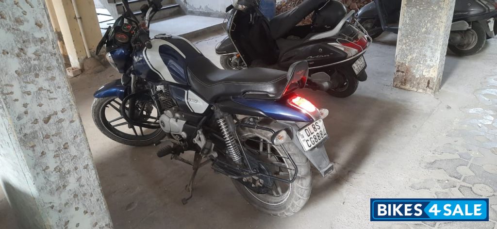 Bajaj V15