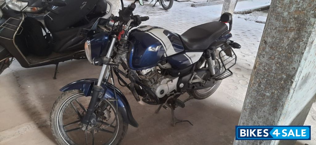 Bajaj V15