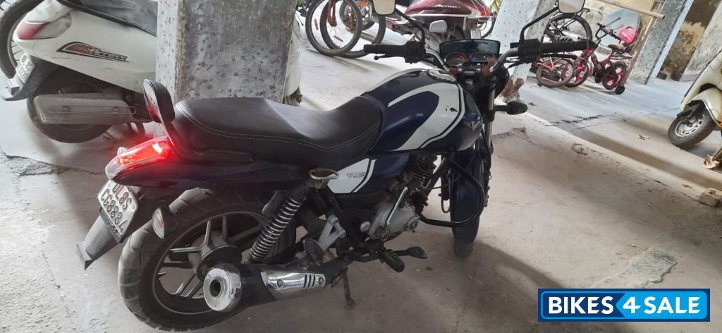 Bajaj V15