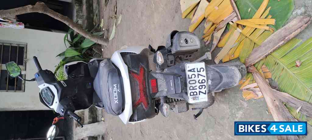 White Honda Xoom(VX) White Honda Xoom(VX)