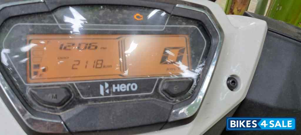 White Honda Xoom(VX) White Honda Xoom(VX)