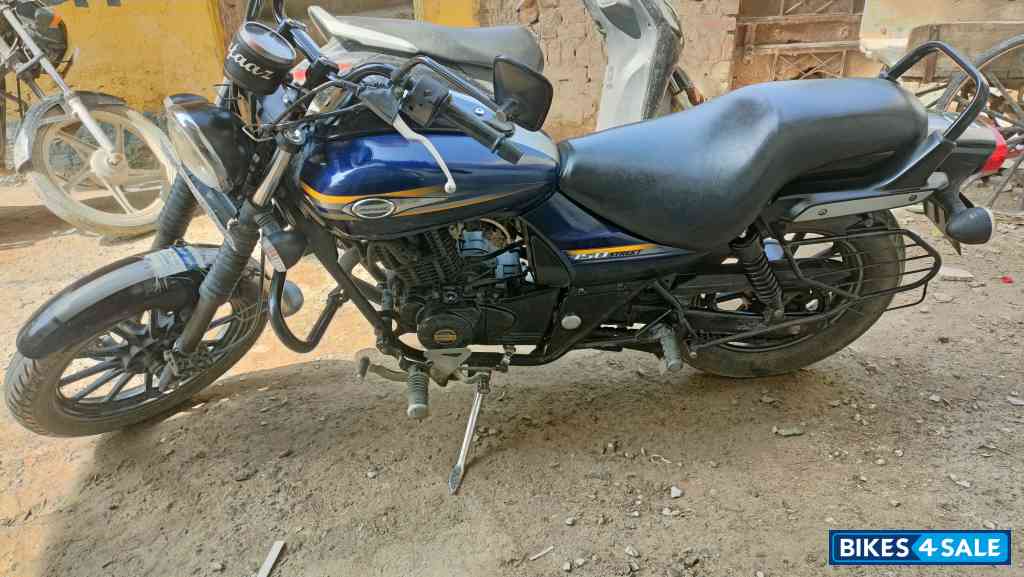 Blue Bajaj Avenger Street 150