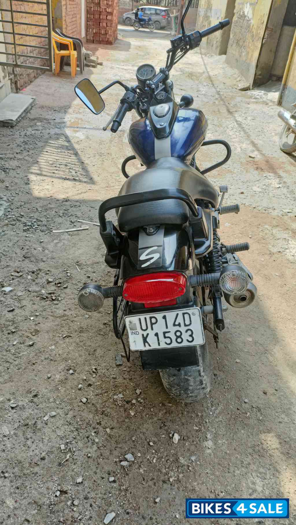 Blue Bajaj Avenger Street 150