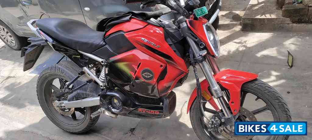 Revolt RV 400
