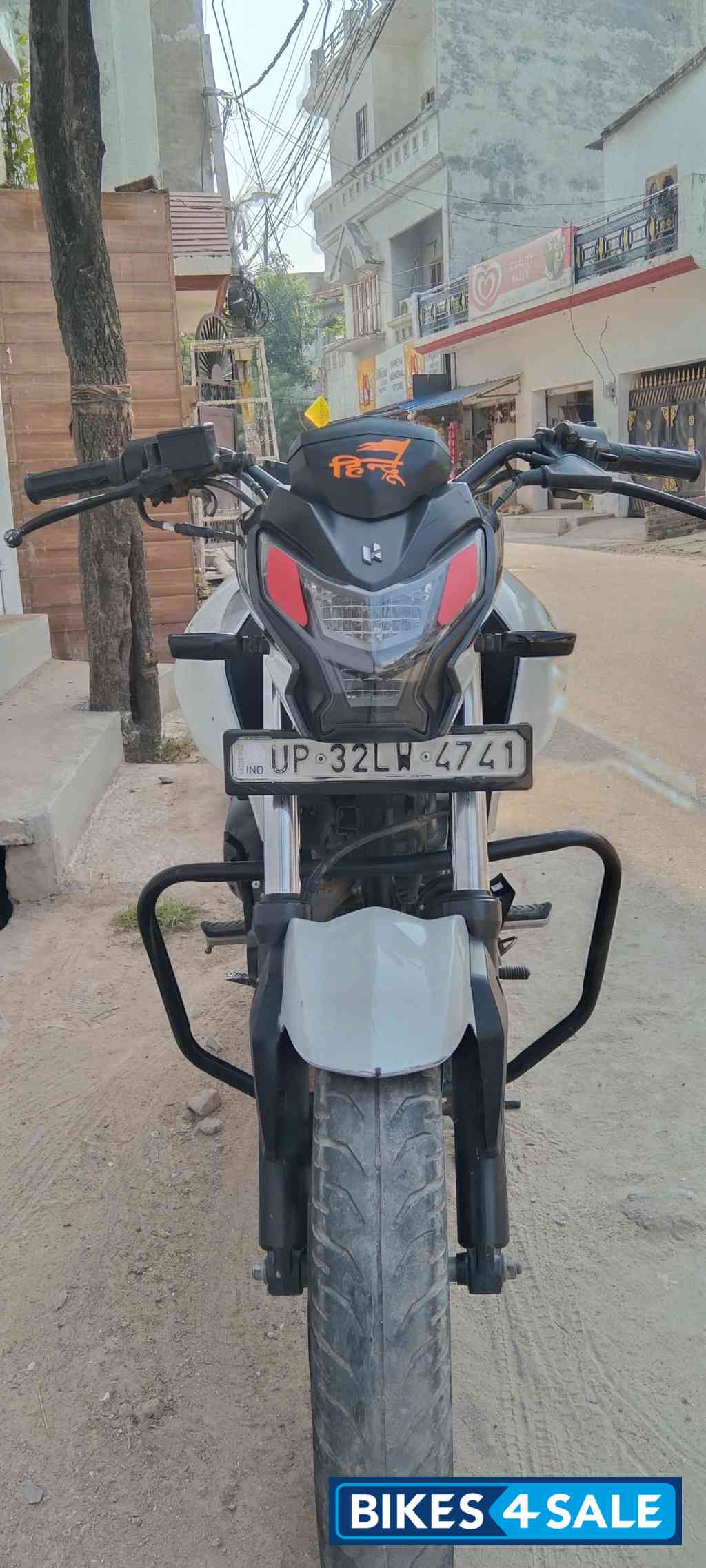 White Hero Xtreme 160R