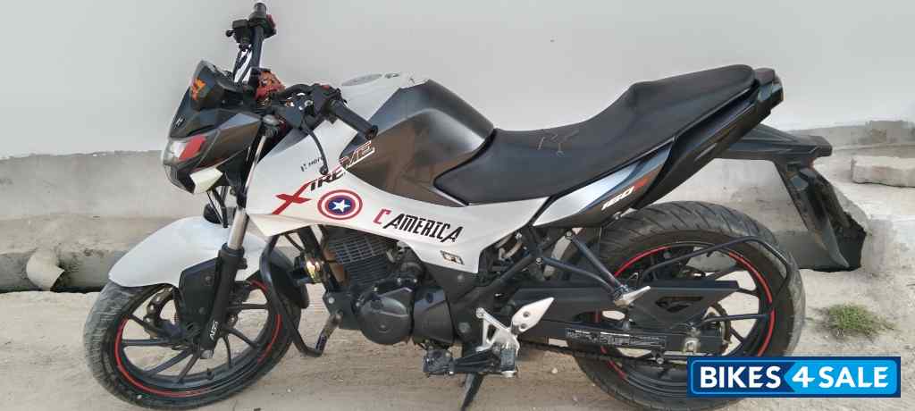 White Hero Xtreme 160R