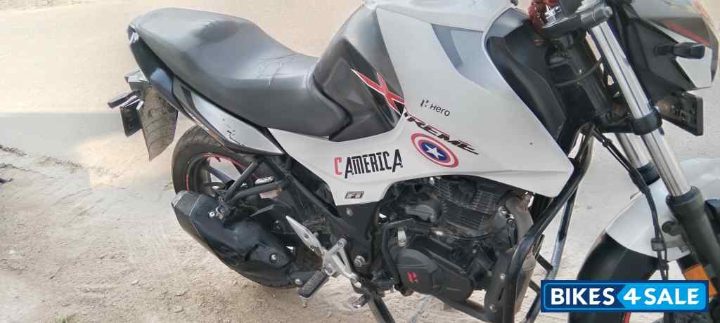 White Hero Xtreme 160R