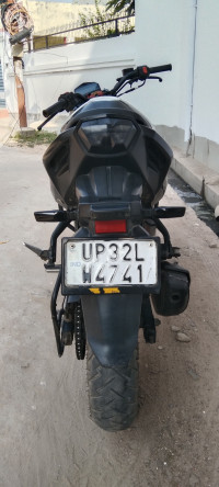 White Hero Xtreme 160R