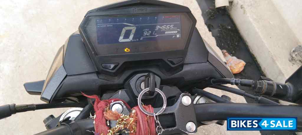 White Hero Xtreme 160R