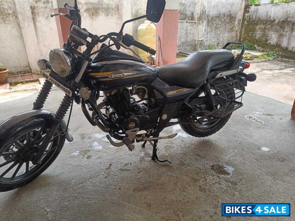 Black Bajaj Avenger Street 150