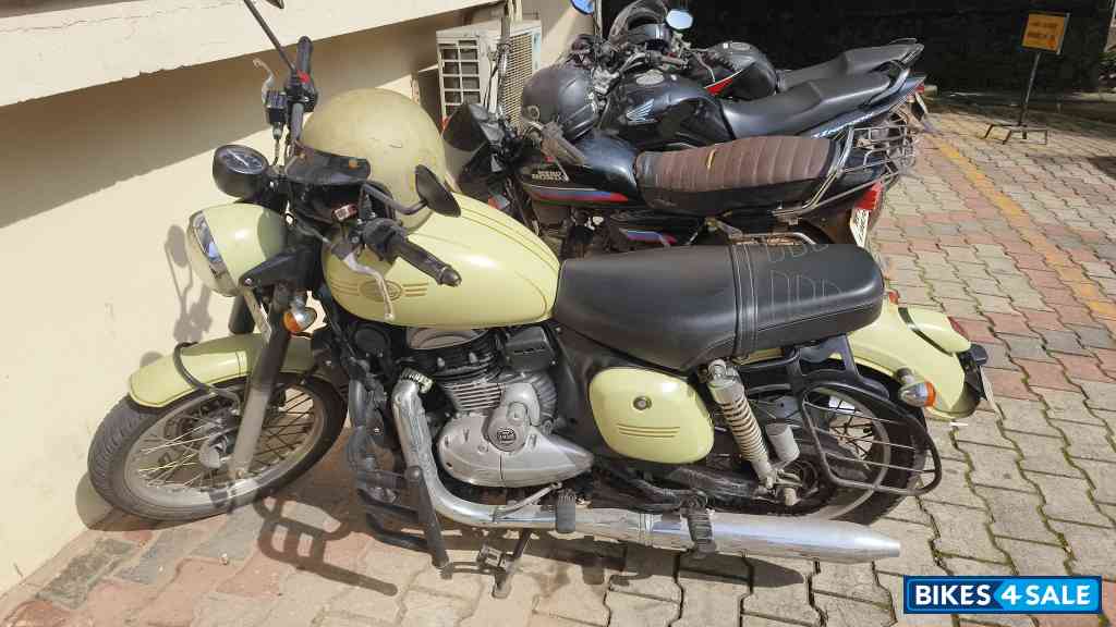 Jawa 42 Bobber Dual Channel ABS