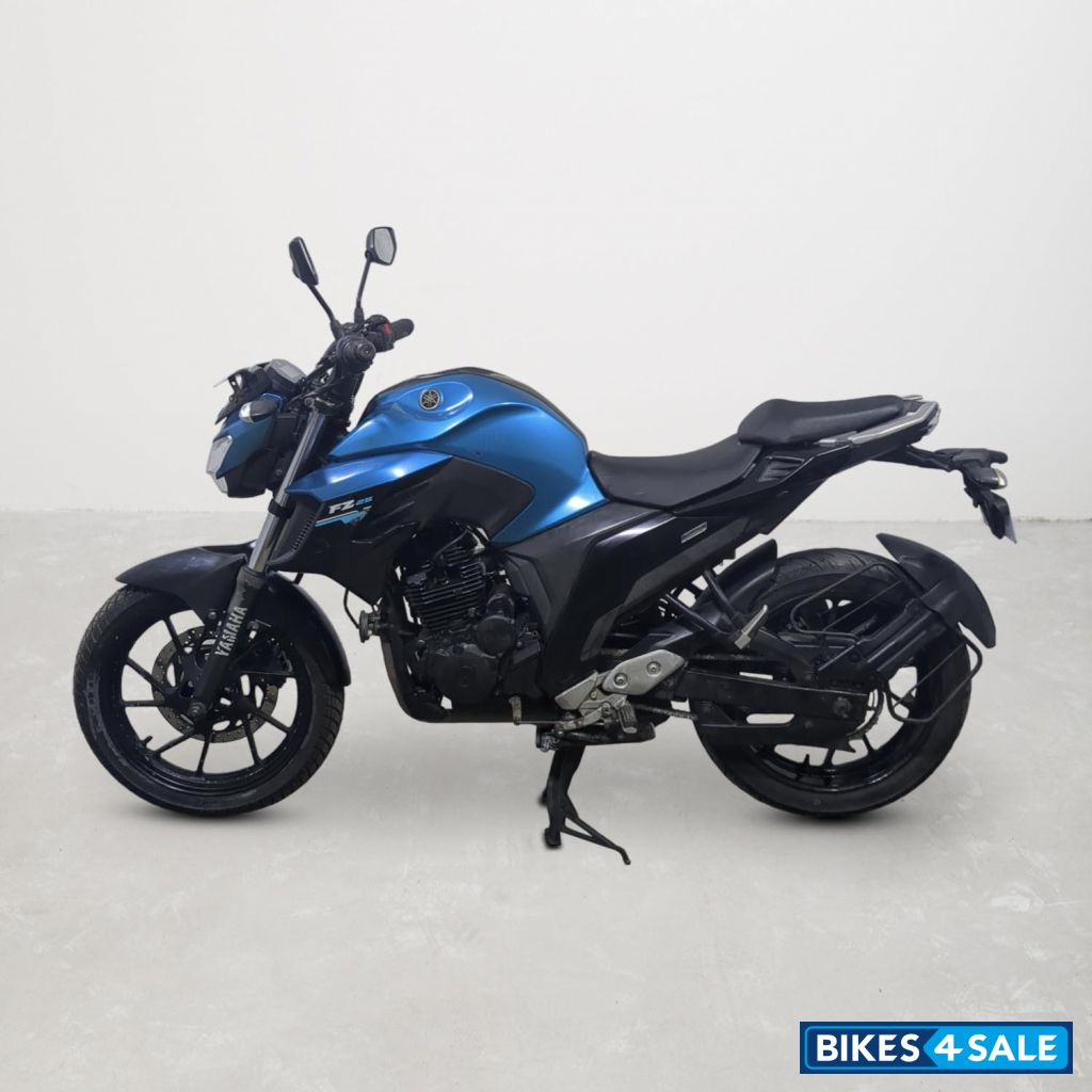 Yamaha FZ25