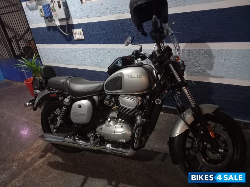 Yezdi Roadster Yezdi Roadstar Silver