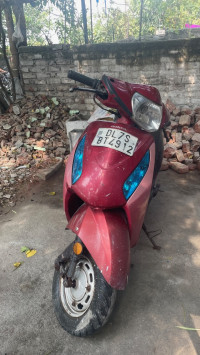 Red Honda Activa i