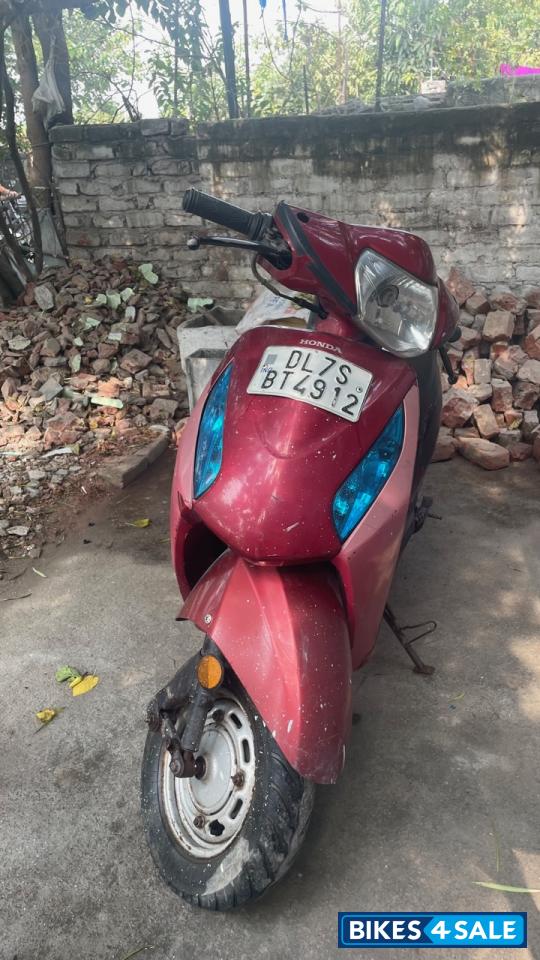 Red Honda Activa i