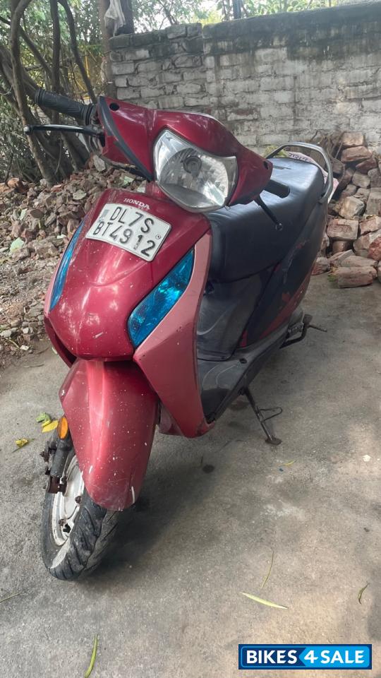 Red Honda Activa i