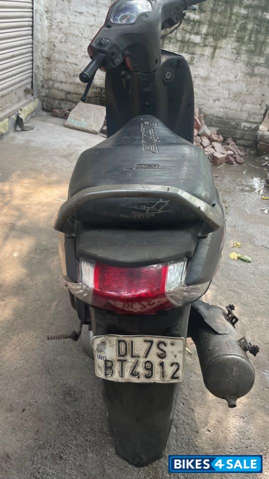 Red Honda Activa i