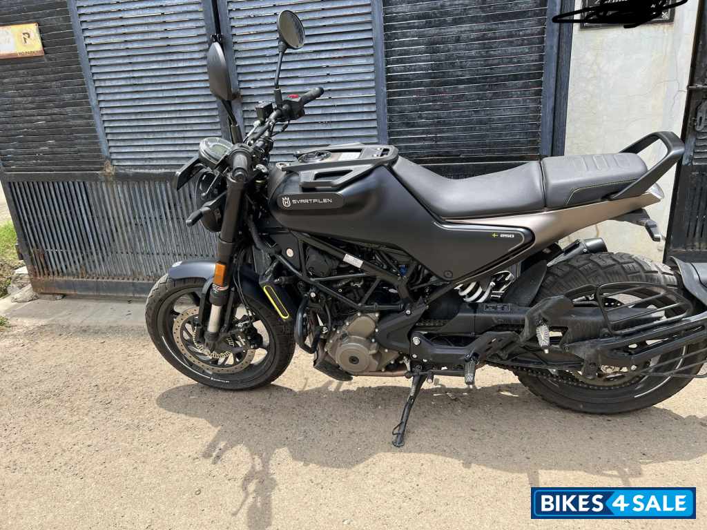 Black Husqvarna Svartpilen 250 2022 Black Husqvarna Svartpilen 250 2022