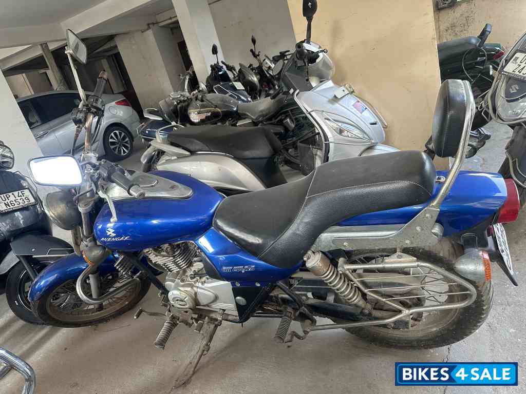 Plasma Blue Bajaj Avenger 220 DTS-i