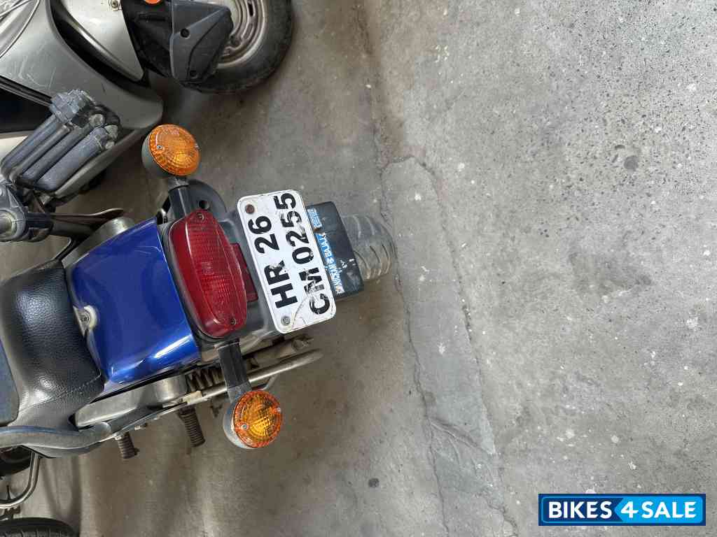 Plasma Blue Bajaj Avenger 220 DTS-i