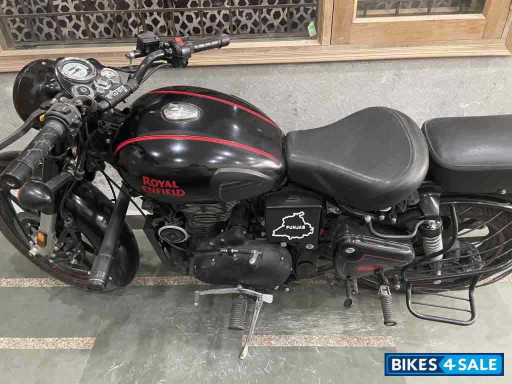 Royal Enfield Classic Stealth Black