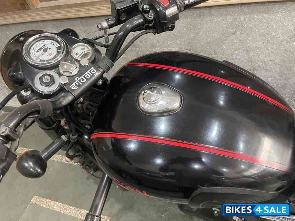 Royal Enfield Classic Stealth Black