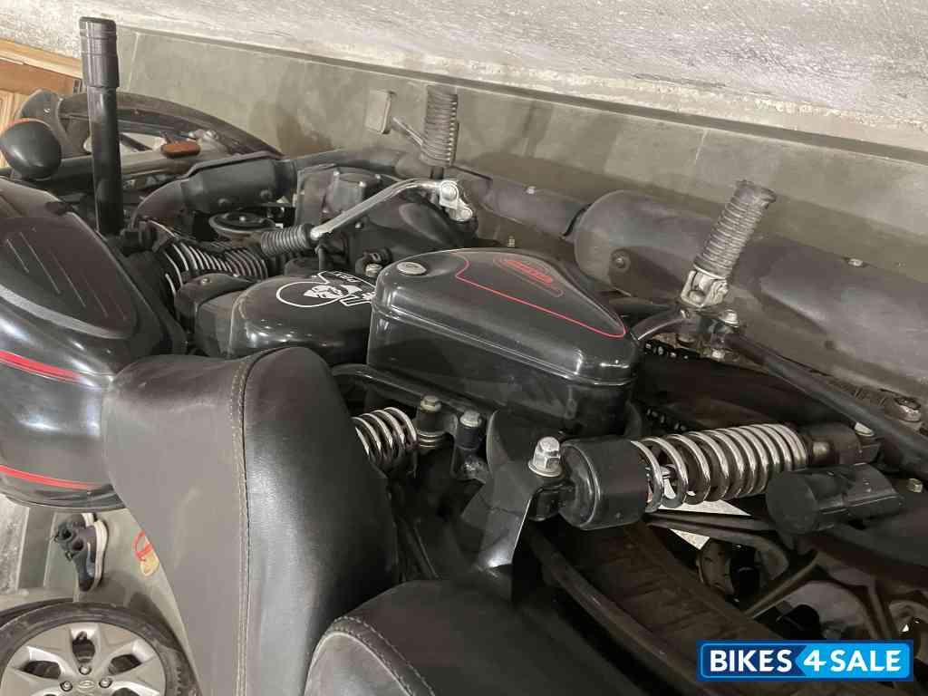 Royal Enfield Classic Stealth Black