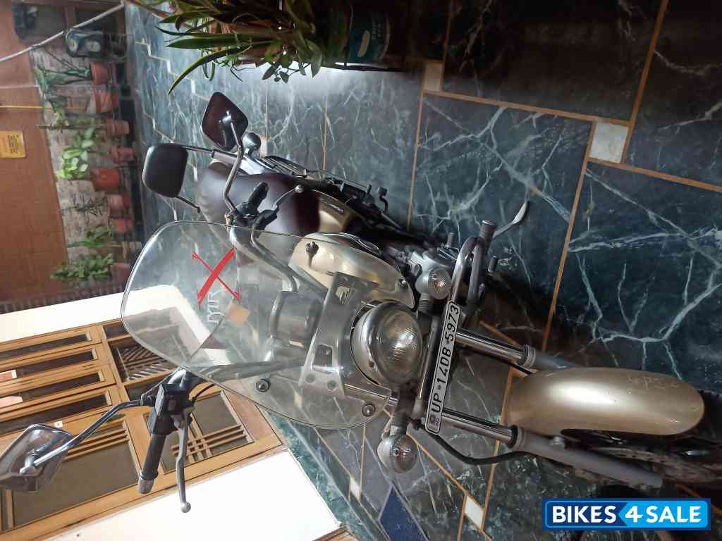 Golden Bajaj Avenger Cruise 220