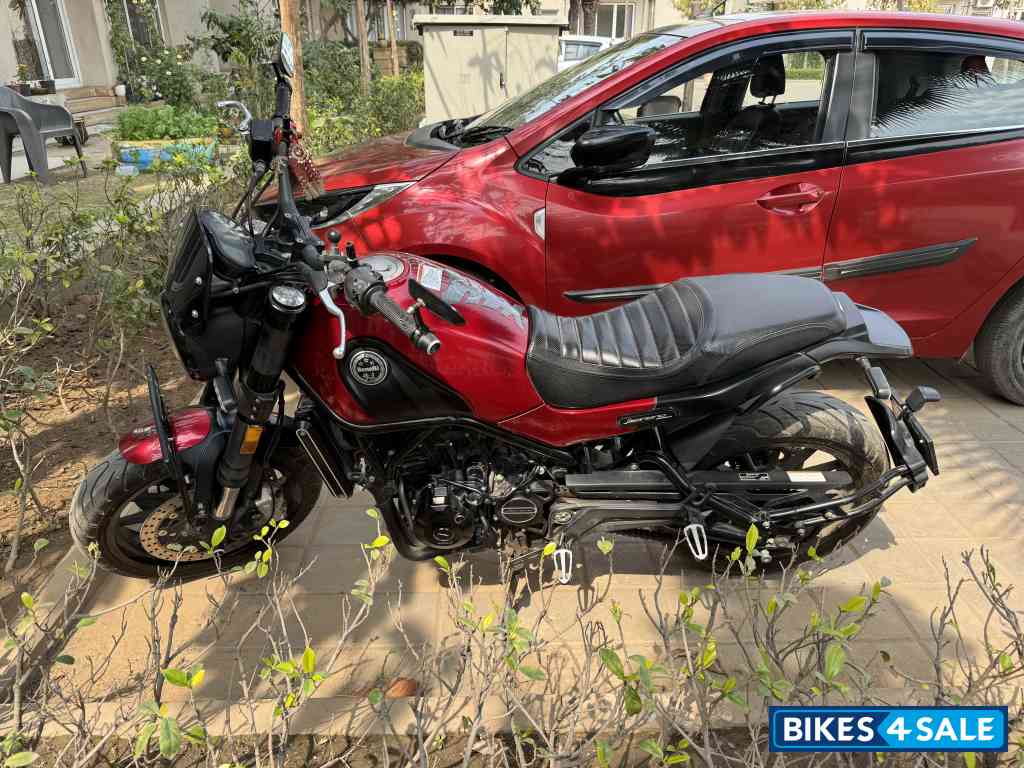 Red Benelli Leoncino 500 BS6