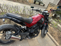 Red Benelli Leoncino 500 BS6