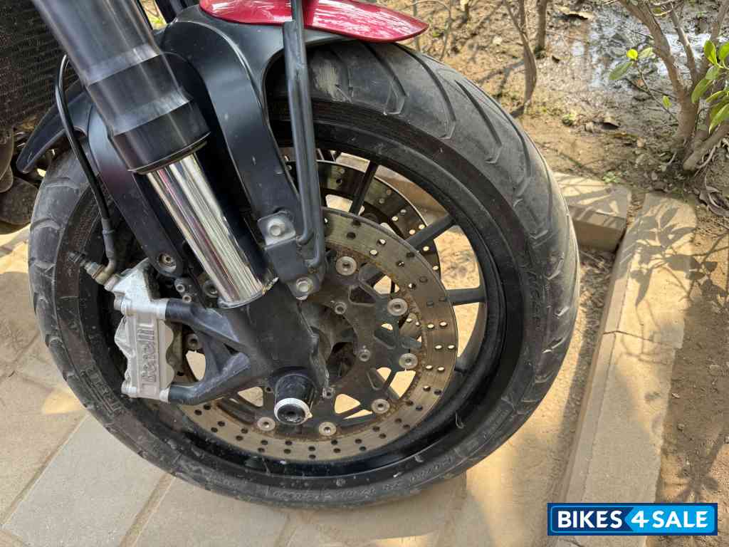 Red Benelli Leoncino 500 BS6