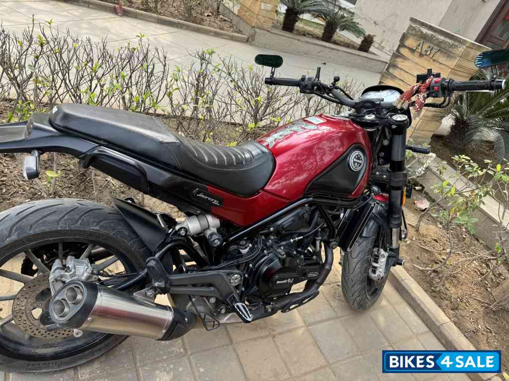 Red Benelli Leoncino 500 BS6