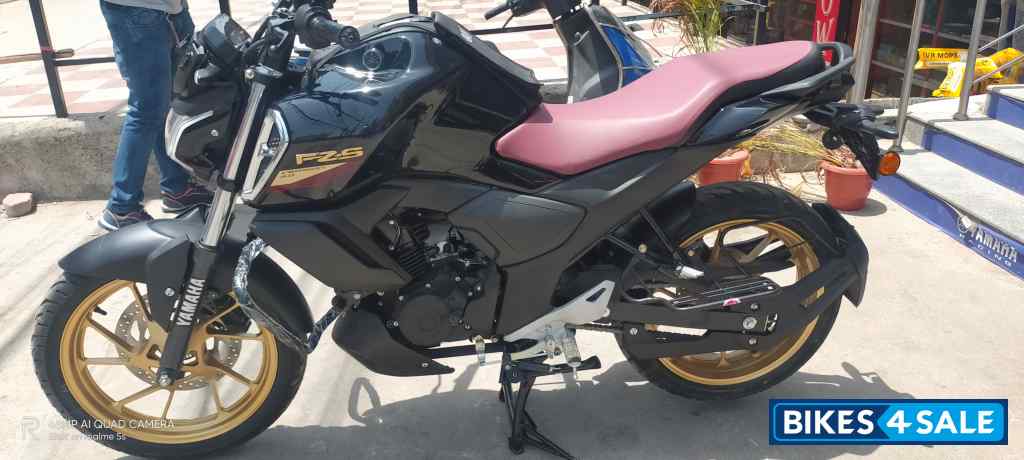 Black Gold Yamaha FZ-S FI Ver 4.0