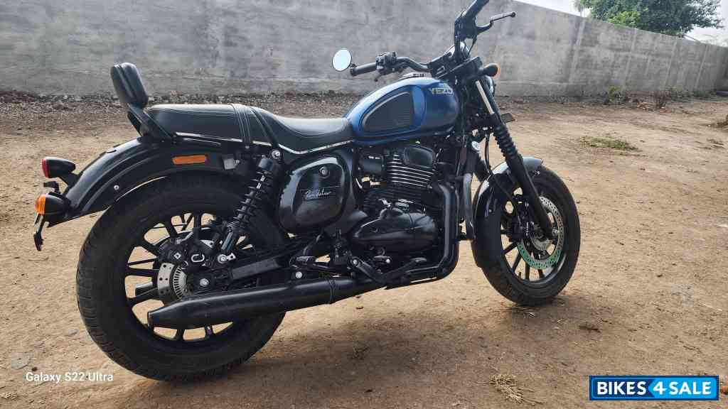 Blew Croma Yezdi Roadster Dark