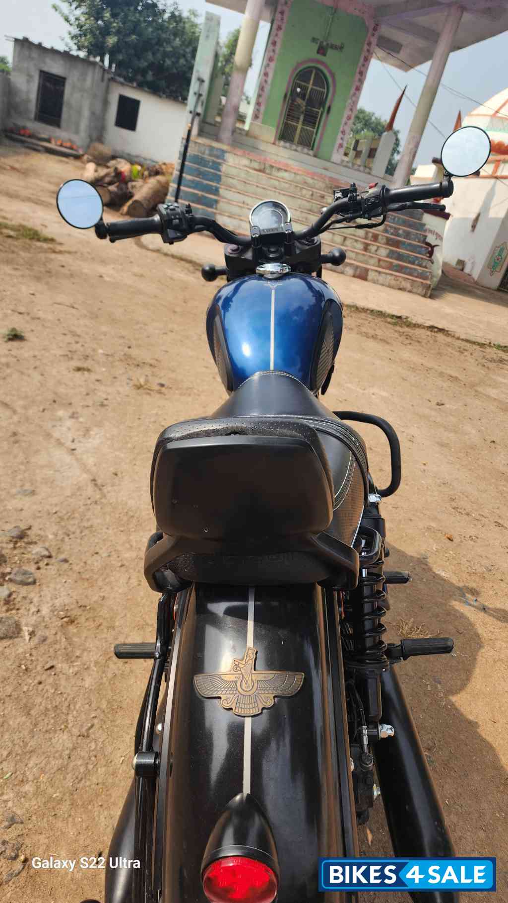 Blew Croma Yezdi Roadster Dark