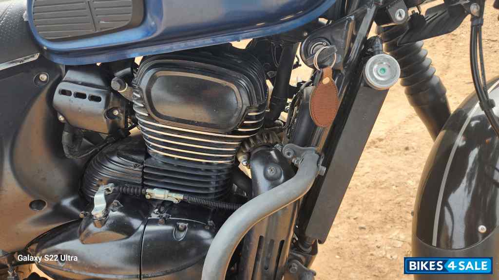 Blew Croma Yezdi Roadster Dark