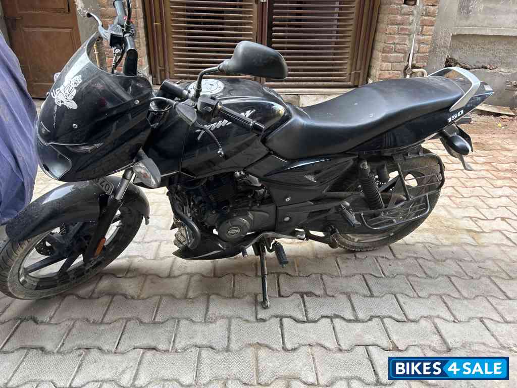 Black Silver Bajaj Pulsar 150 BS6