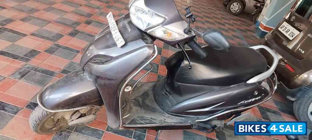 Gray Honda Activa 3G