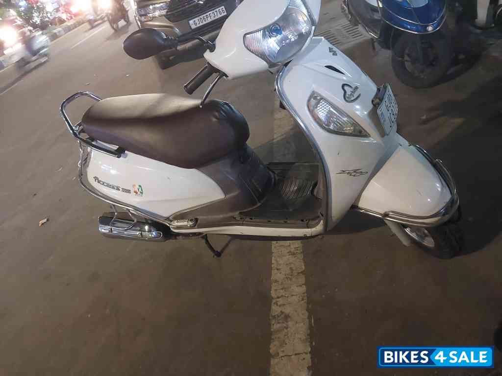 White Suzuki Access 125