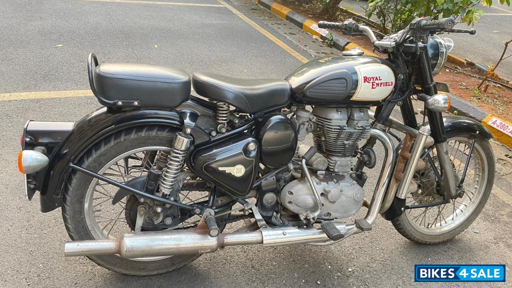 Black Royal Enfield Classic 350