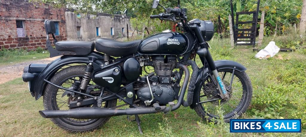 Royal Enfield Classic Stealth Black