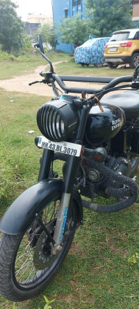 Royal Enfield Classic Stealth Black