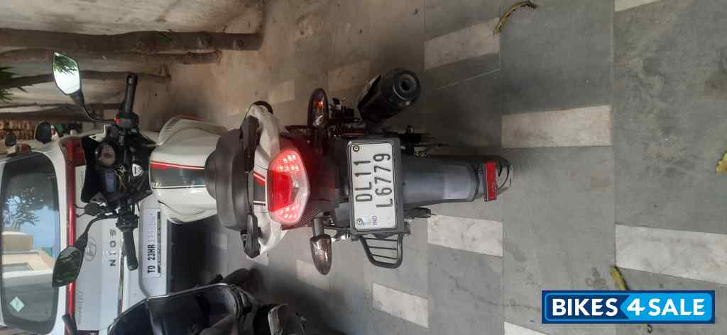 White TVS Apache RTR 160 White TVS Apache RTR 160