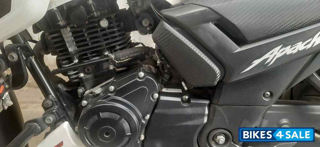 White TVS Apache RTR 160 White TVS Apache RTR 160