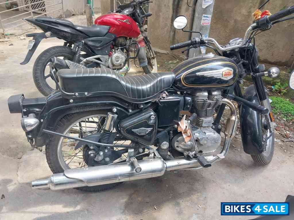 Black Royal Enfield Bullet Standard 350