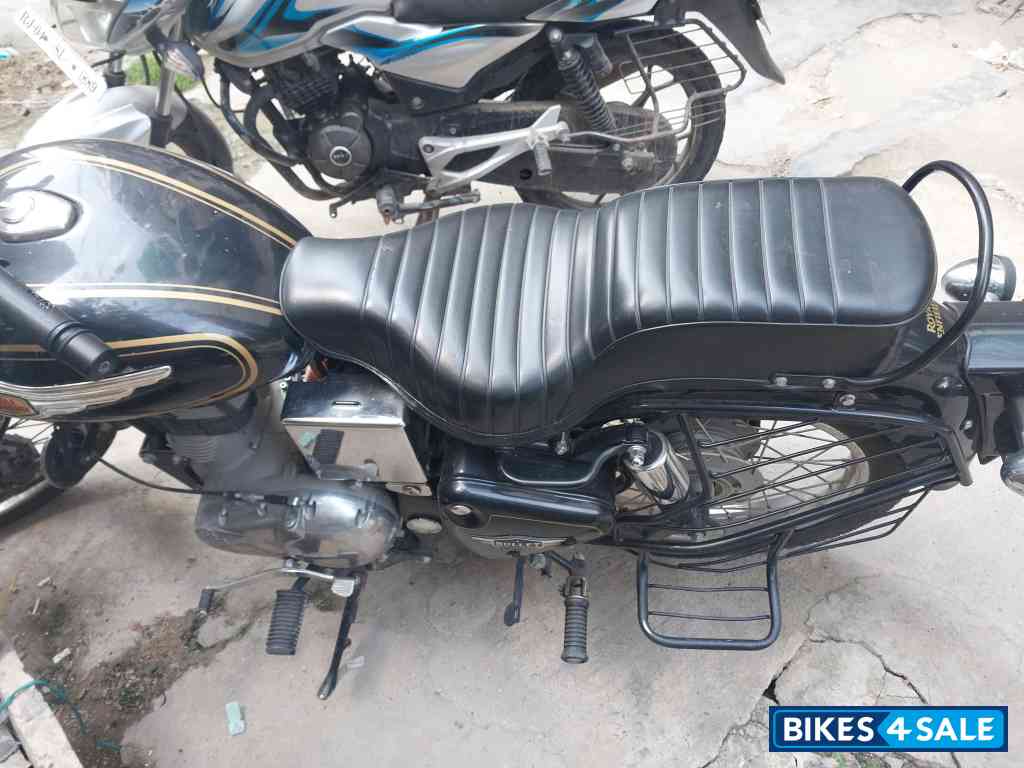 Black Royal Enfield Bullet Standard 350