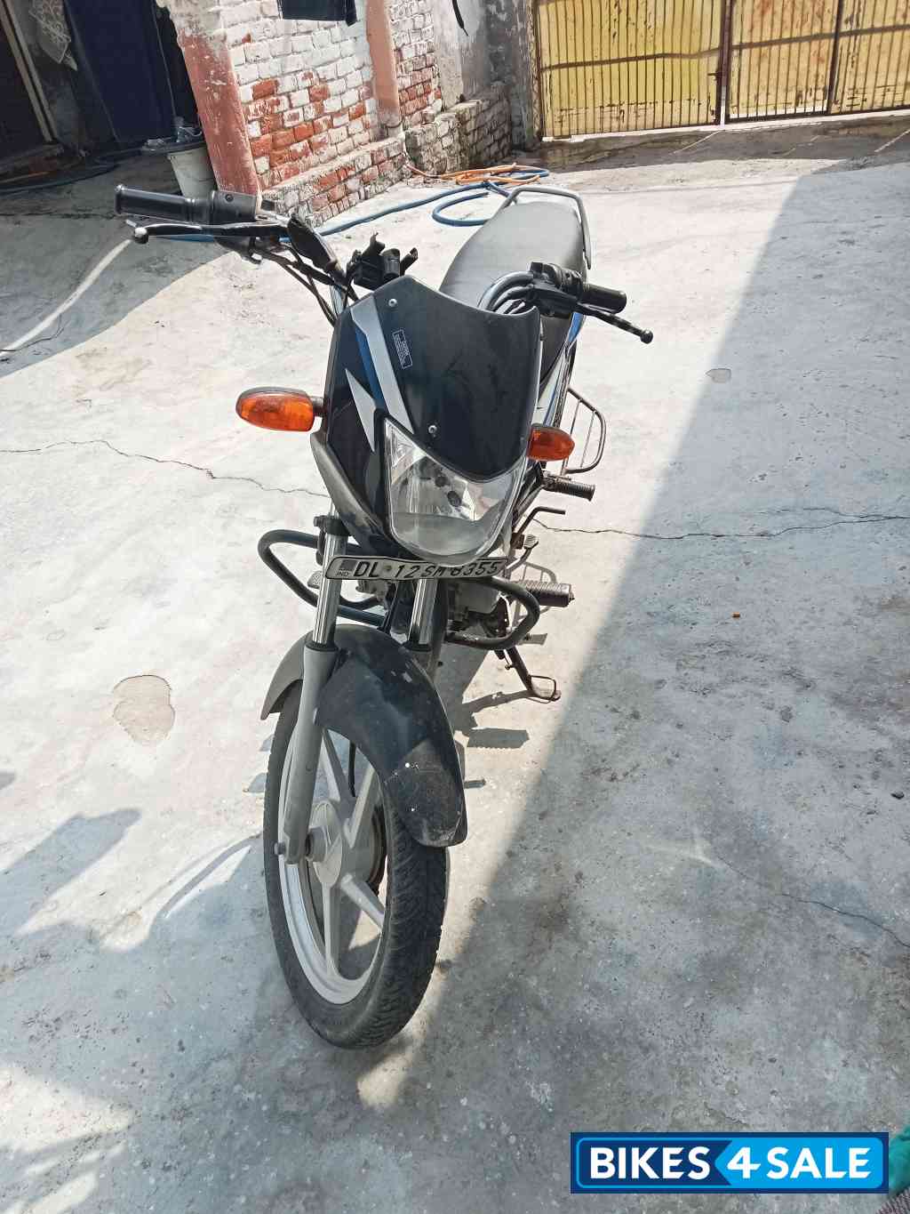Blue Black Bajaj CT 100 ES Blue Black Bajaj CT 100 ES